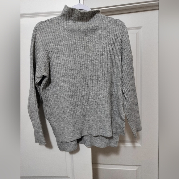 Gray ribbed turtleneck sweater - Picture 3 of 3